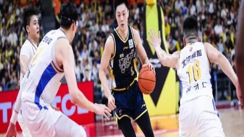 第十四届全国冬运会火炬传递启幕，冰雪赛事激情绽放